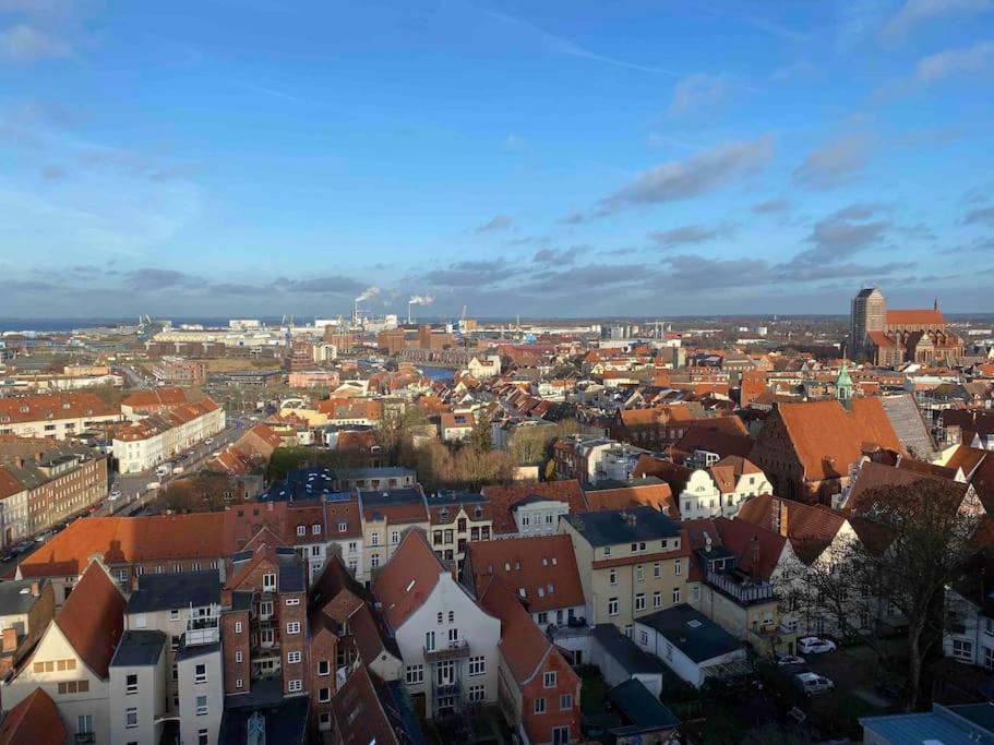 Meerblick, Balkon Und Private Sauna Im Historischen Getreidespeicher Wismar Exterior photo