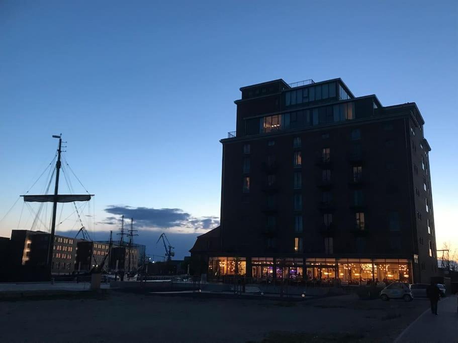 Meerblick, Balkon Und Private Sauna Im Historischen Getreidespeicher Wismar Exterior photo